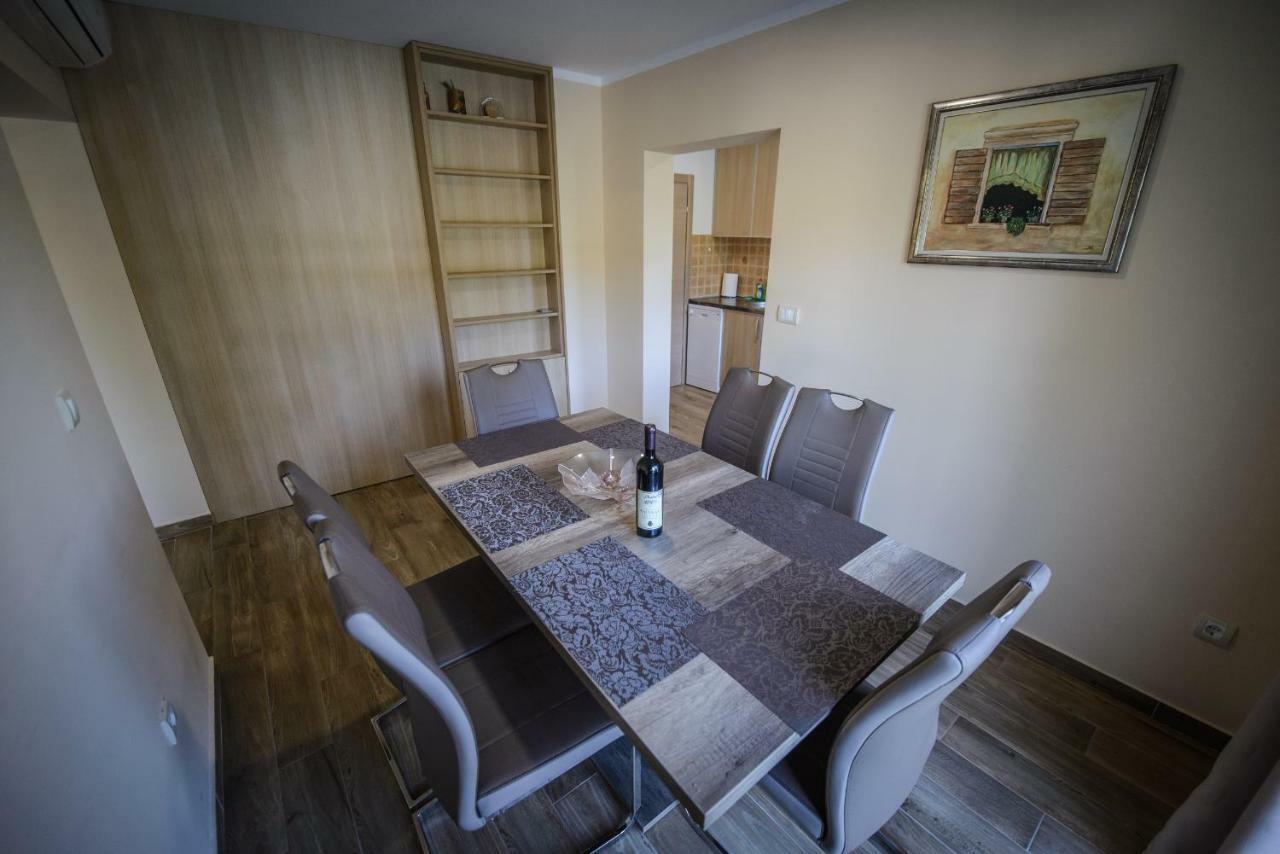 Apartment Vrutak Kotor Exteriör bild