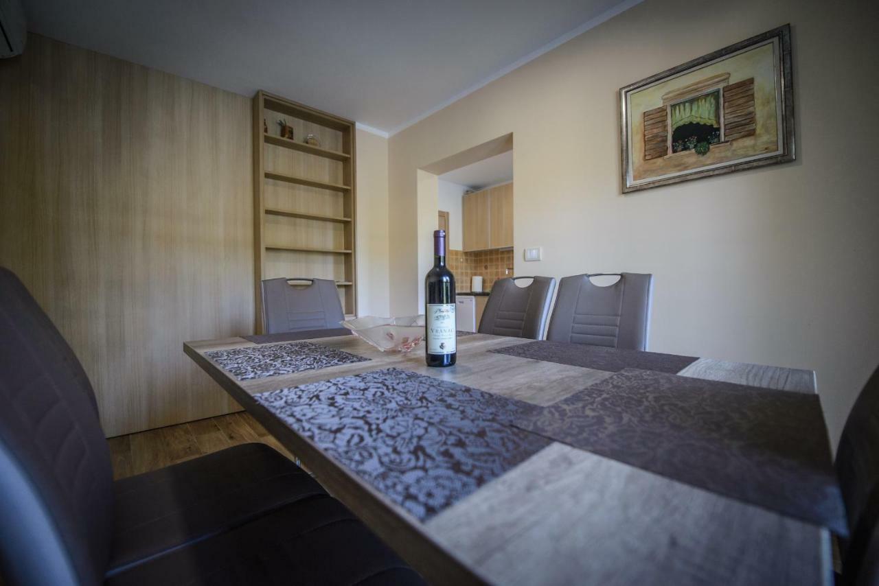 Apartment Vrutak Kotor Exteriör bild